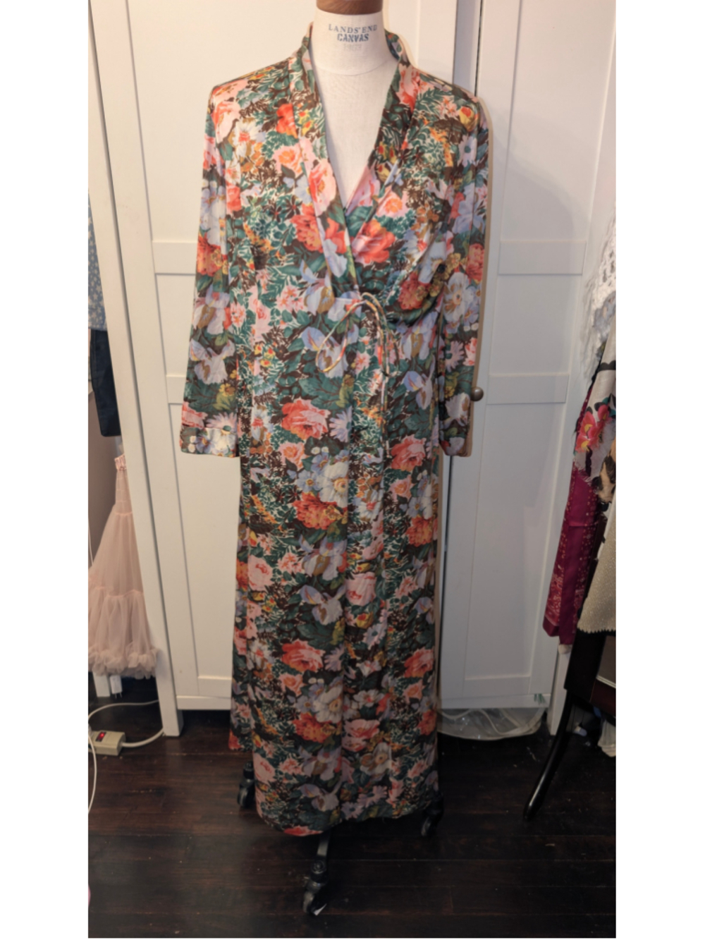 Vintage 70s Vanity Fair Floral Robe/ duster Multi-color